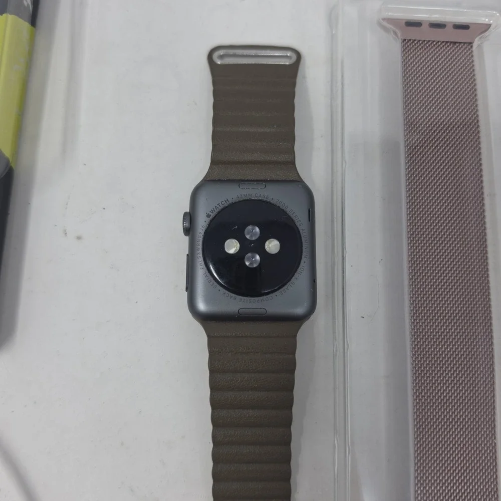 Apple Watch, 7000 Series, 42mm 2 Extra Bands. Works Great